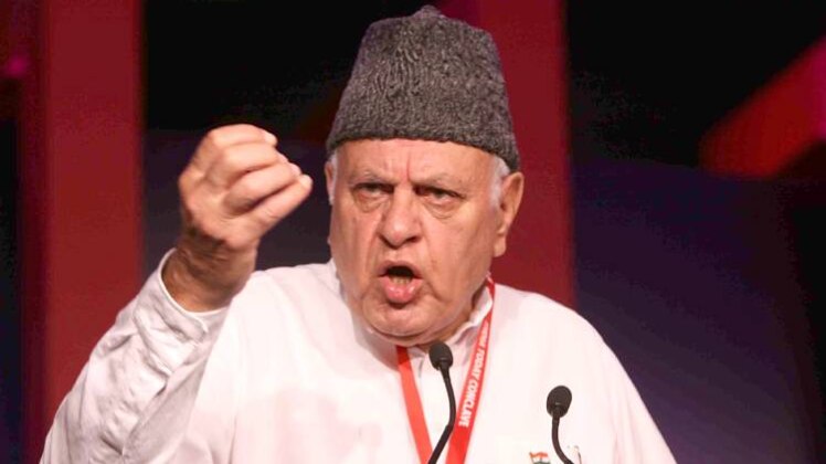 जम्मू कश्मीर के पूर्व सीएम फारूक अब्दुल्ला ने कहा क‍ि अनुच्छेद 35-ए को कोई छू नहीं सकता