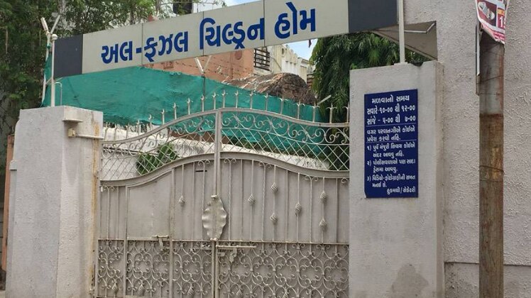 पुलिस ने आरोपी कर्मचारी के खिलाफ संबंधित धाराओं में मुकदमा दर्ज कर लिया है