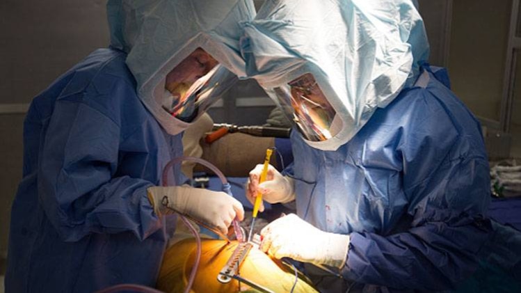 हिप रिप्लेसमेंट सर्जरी, Getty Image