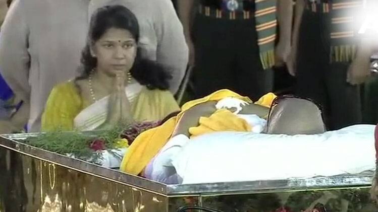 करुणानिधि को दी गई अंतिम विदाई