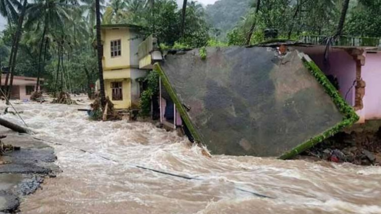 केरल में बाढ़ से भीषण तबाही (फाइल)