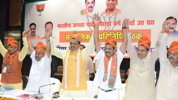 अतिपिछड़ा सम्मेलन में केशव प्रसाद मौर्य 