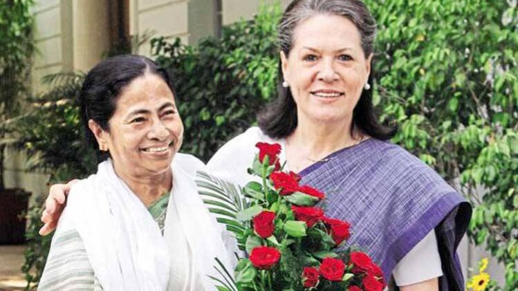 ममता बनर्जी और सोनिया गांधी (फाइल फोटो)