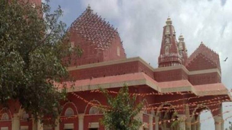नागपंचमी पर ही खुलते हैं इस मंदिर के पट