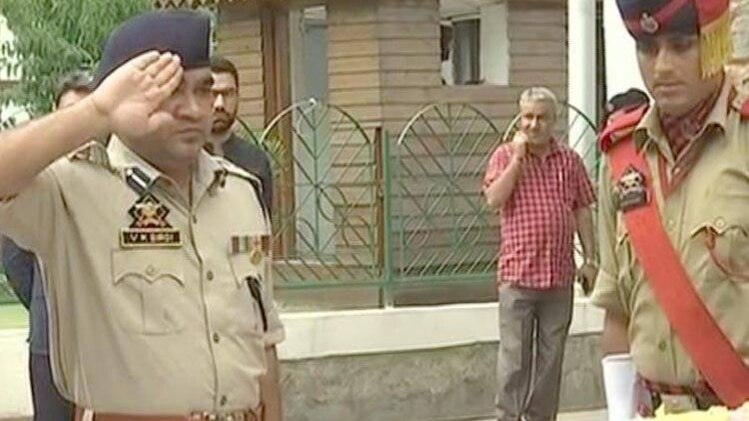 शहीद कांस्टेबल परवेज अहमद को दी गई सलामी