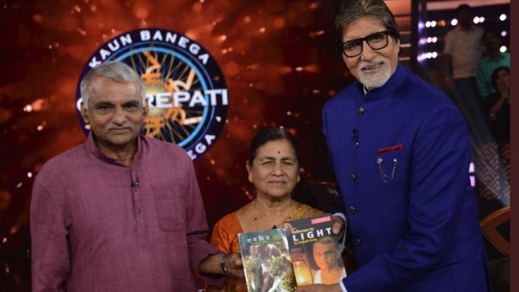 केबीसी के सेट पर प्रकाश आम्टे और उनकी पत्नी 