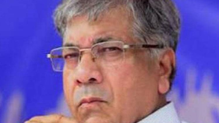 दलित नेता प्रकाश अंबेडकर ने जताई नाराजगी 