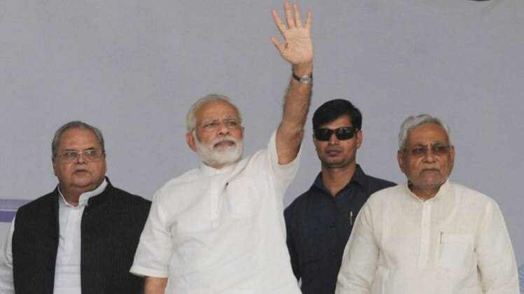 जम्मू-कश्मीर के नए गवर्नर सत्यपाल मलिक (बाएं), पीएम मोदी, नीतीश कुमार (फाइल)