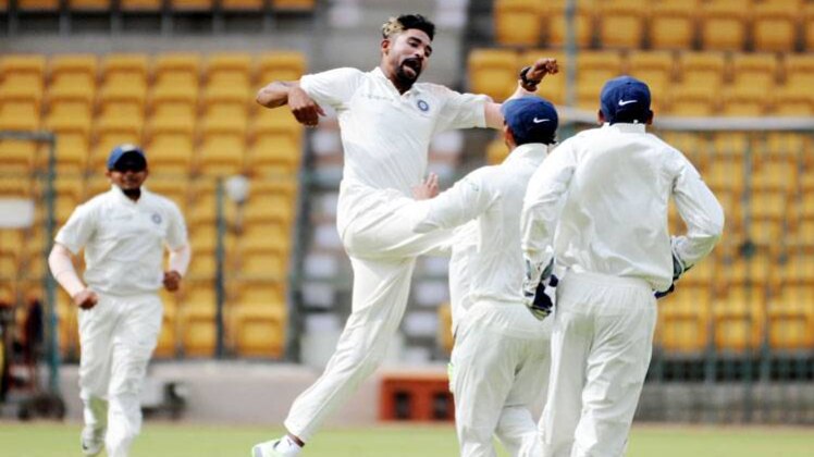 सिराज ने अब तक चार विकेट झटके हैं