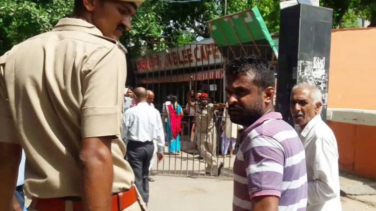 पुलिस हिरासत में पत्रकार दुर्ग सिंह