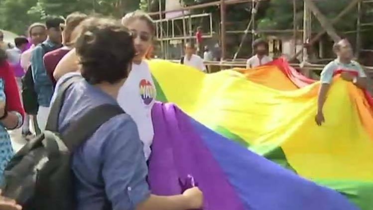 जश्न मनाते लोग (फोटो: एएनआई)