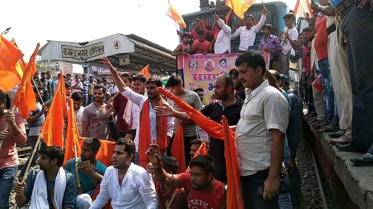 SC/ST एक्ट के खिलाफ प्रदर्शन करते सवर्ण समुदाय को लोग