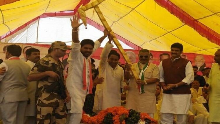 एक रैली में कमलनाथ