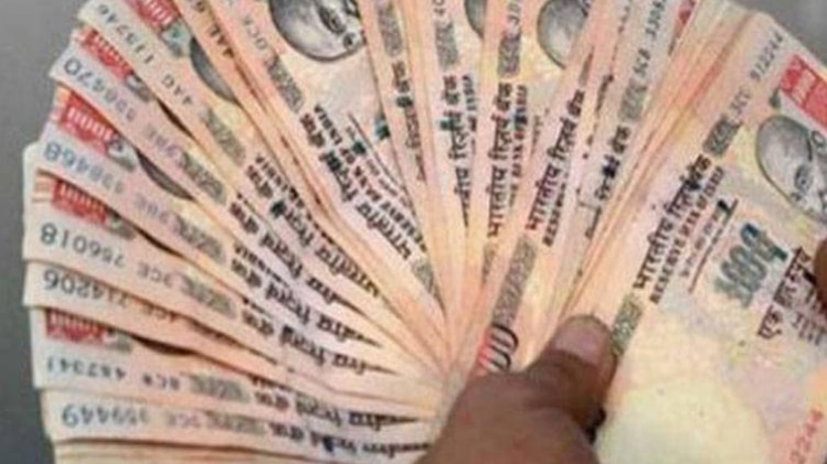 नोटबंदी के कारण 500 और 1,000 के नोट चलन से बाहर हो गए थे (फाइल)