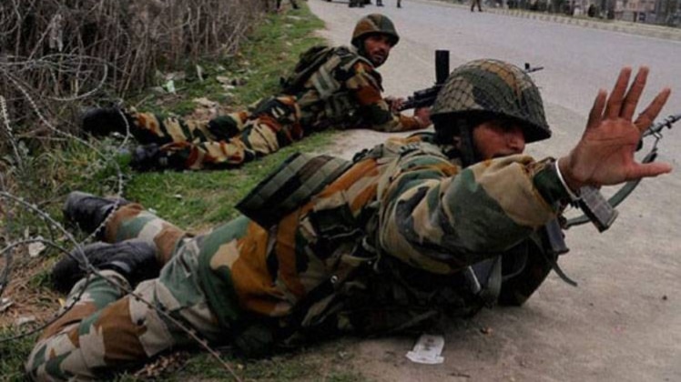 घाटी में सुरक्षाकर्मी, फाइल फोटो