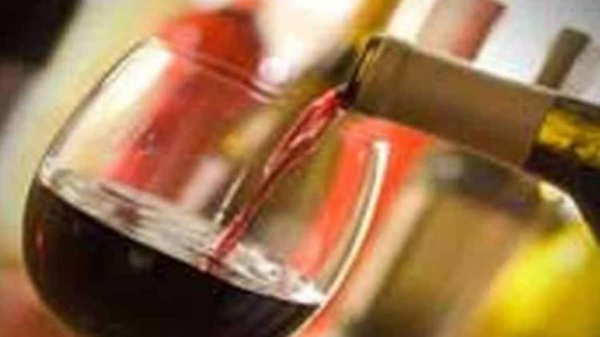 गुजरात में शराब पीने के परमिट के लिए सरकार ने बदले नियम-कानून - gujarat liquor permit government rules regulation atrc - AajTak