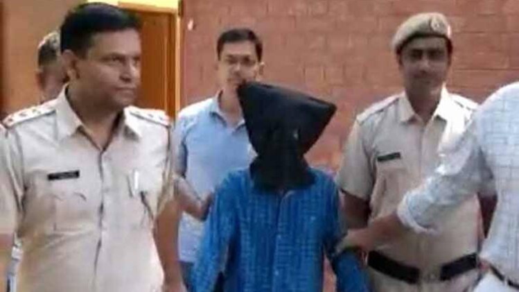 गुरुग्राम पुलिस ने आरोपी को गिरफ्तार किया (फोटो-हिमांशु)