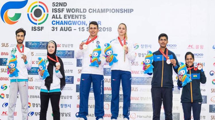 दाएं- दिव्यांश सिंह पंवार और श्रेया अग्रवाल 