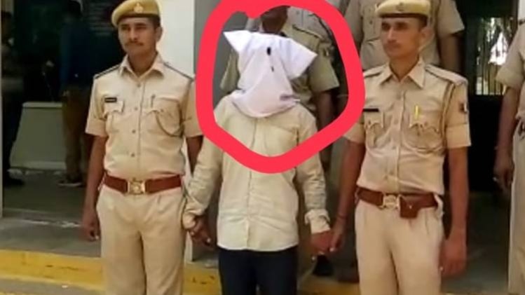 बच्ची से की गई हैवानियत का गुनहगार लाल घेरे में 