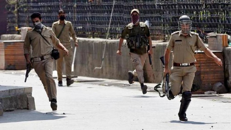 जम्मू-कश्मीर पुलिस के जवान (File Photo)