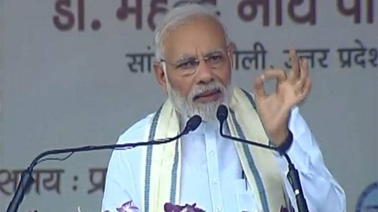 बनारस में प्रधानमंत्री नरेंद्र मोदी