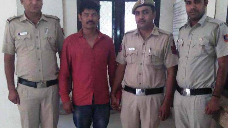 पुलिस की गिरफ्त में आरोपी