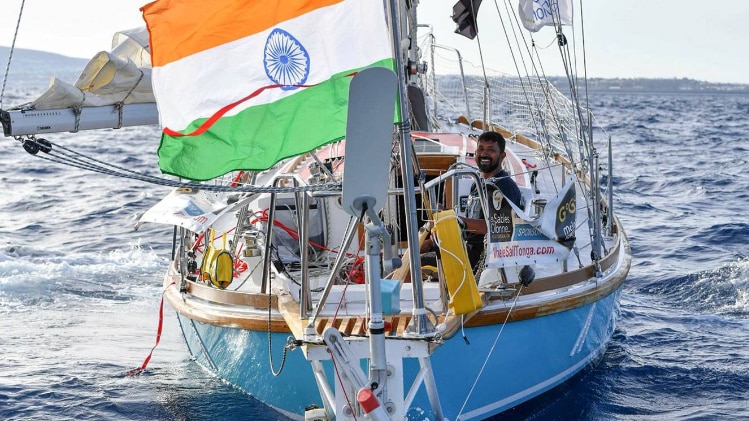 नौसेना के अफसर अभिलाष टॉमी