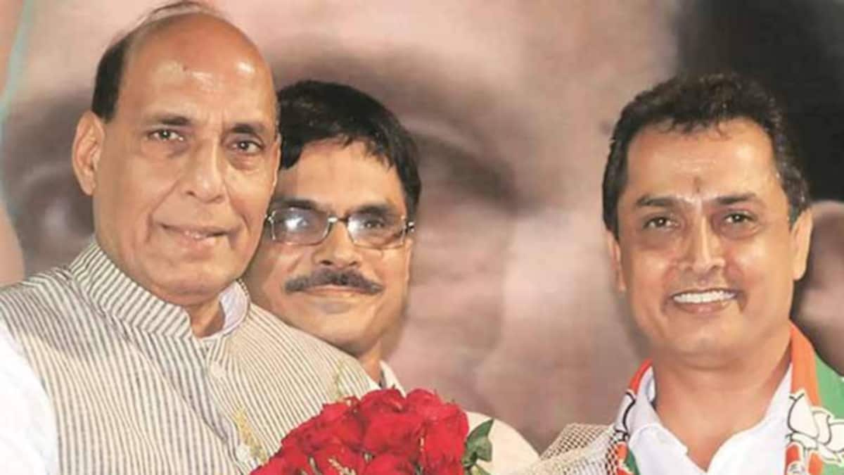 केंद्रीय गृह मंत्री राजनाथ सिंह के साथ रितेश तिवारी (फोटो-इंडियन एक्सप्रेस)