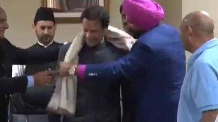 सिद्धू और इमरान खान (फोटो- यूट्यूब)