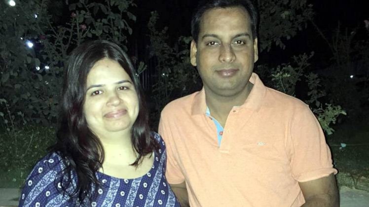 मृतक विवेक तिवारी और उनकी  पत्नी (क्रेडिट, फेसबुक)