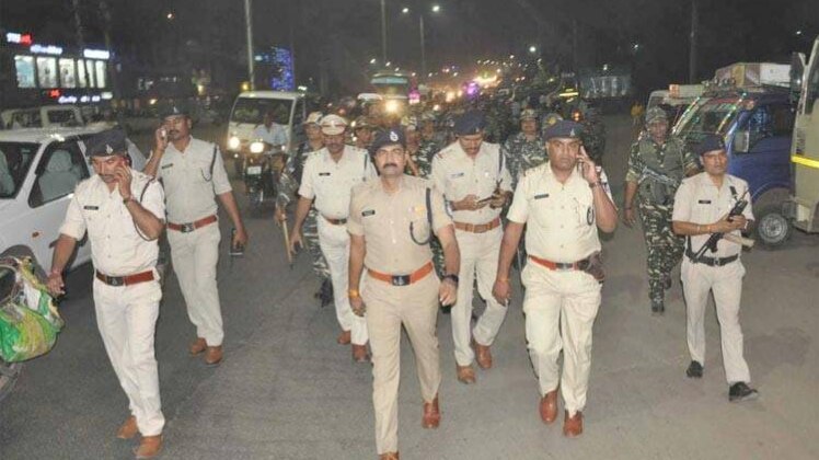 भोपाल में फ्लैग मार्च (फोटो- रवीश पाल सिंह)