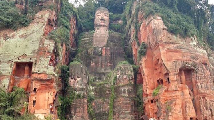 चीन में बनी बुद्ध भगवान की सबसे बड़ी मूर्ति (तस्वीर: Getty)