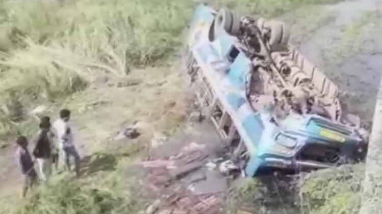 बस दुर्घटना (फोटो-ANI)