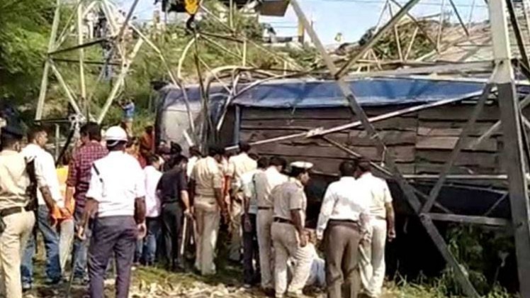 बस हादसे की तस्‍वीर (फोटो- रोहित सिंह )