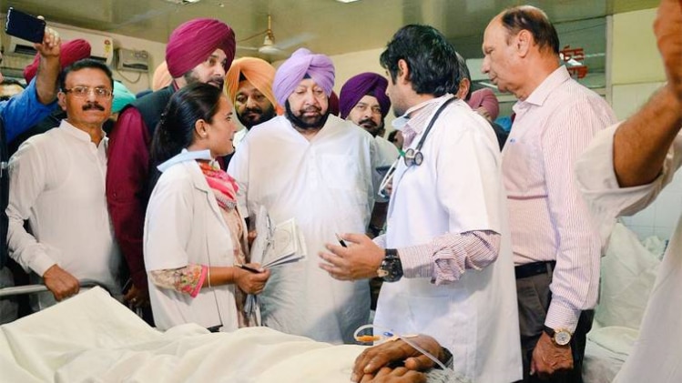 ट्रेन हादसे में घायलों का हाल जानने पहुंचे CM कैप्टन अमरिंदर सिंह