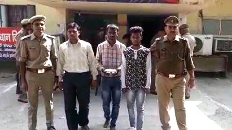 पुल‍िस ग‍िरफ्त में सट्टेबाजी के आरोपी (Photo: aajtak)