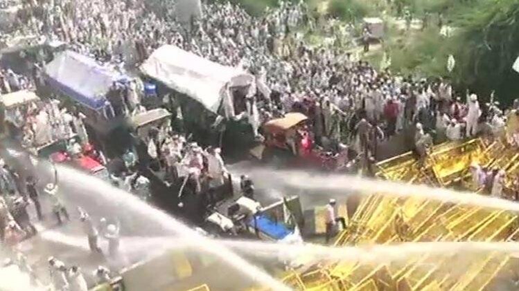 दिल्ली बॉर्डर पर किसानों को रोका गया (आजतक फोटो- हिमांशु मिश्रा)