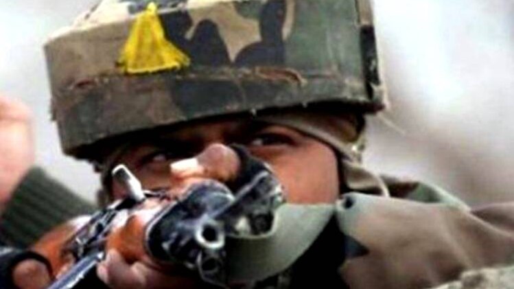 कश्मीर घाटी में सेना (File Photo:India Today)