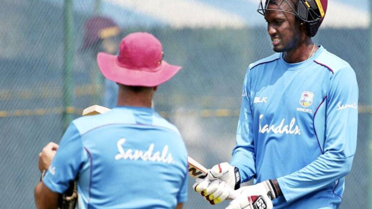 कोच लॉ और कप्तान होल्डर (AP)