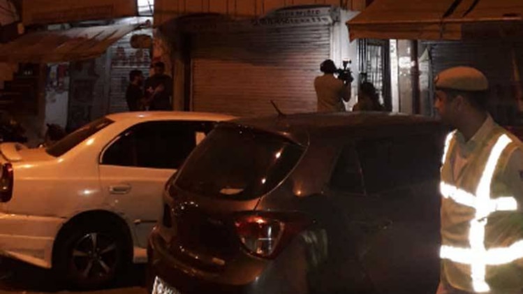 लूटपाट के बाद बुजुर्ग को किया घायल (फोटो-हिमांशु मिश्रा)