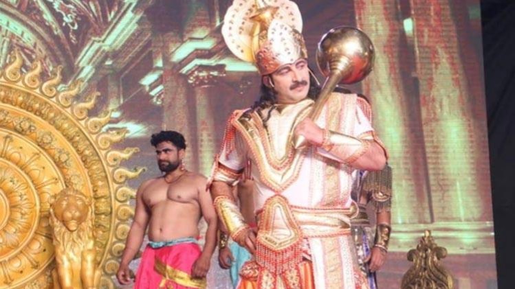 रामलीला में किरदार निभाते मनोज तिवारी (फोटो- अंकित यादव)