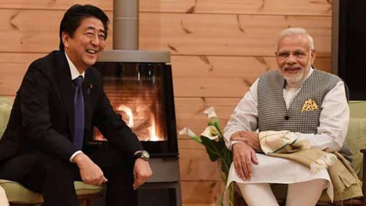 जापानी पीएम अबे के साथ प्रधानमंत्री नरेंद्र मोदी (ट्विटर)