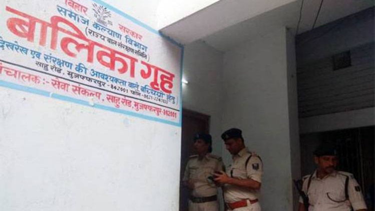 दिलीप वर्मा को गुप्त स्थान पर रख कर उससे पूछताछ कर रही है सीबीआई (तस्वीर: आजतक)