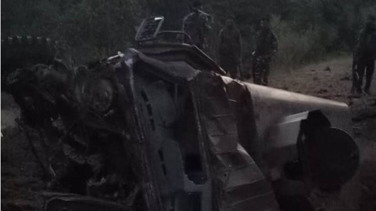 ब्लास्ट में तबाह वाहन (फोटो-आजतक)