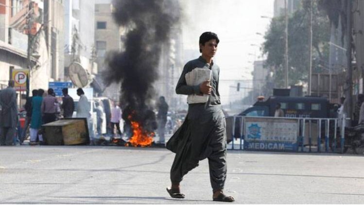 पाकिस्तान में प्रदर्शन तेज (रॉयटर्स)