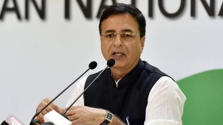 कांग्रेस नेता रणदीप सुरजेवाला (फोटो-aajtak.in)