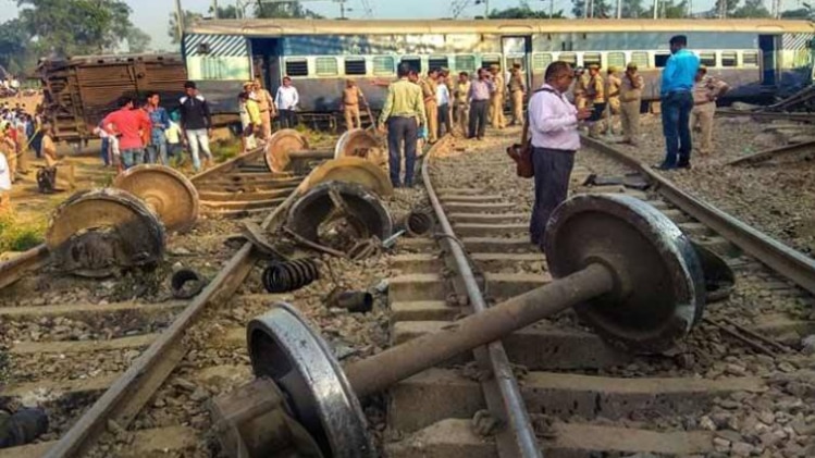बुधवार को न्यू फरक्का एक्सप्रेस दुर्घटनाग्रस्त हुई थी