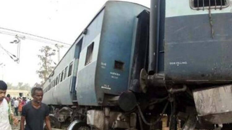 रायबरेली रेल हादसे की तस्वीर (फोटो-आजतक आर्काइव)