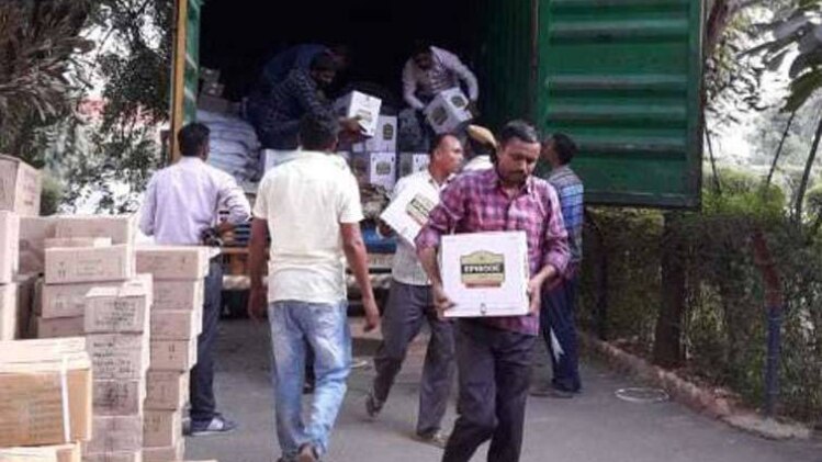 राजस्थान में पकड़ी गई एक करोड़ की शराब (फोटो-शरत)