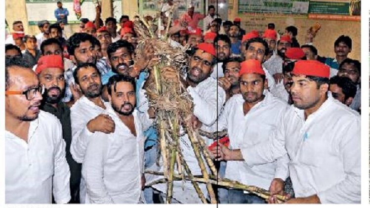 देर पर आक्रोशः पेराई सत्र शुरू होने में देरी से परेशान गन्ना किसानों के साथ मेरठ में प्रदर्शन करत